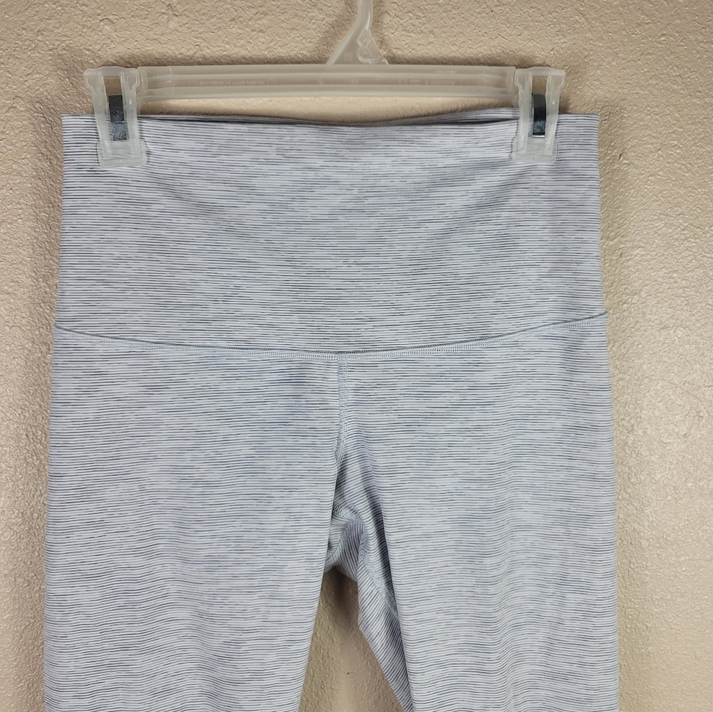 Lululemon Spacedye Scallop Leggings Capris Gray white Mesh Sz 8 , M - Picture 4 of 5